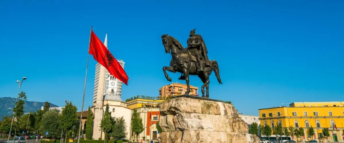 Tiran İskender Bey Meydanı