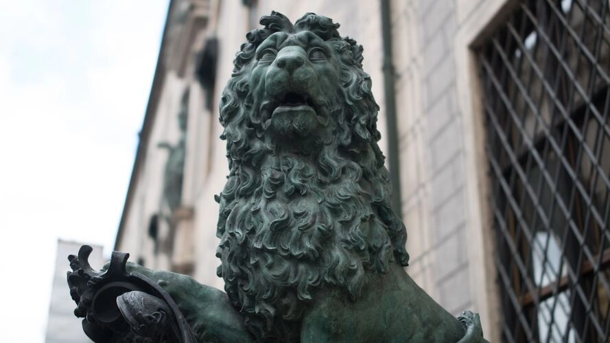 Bavyera Aslanı Heykeli