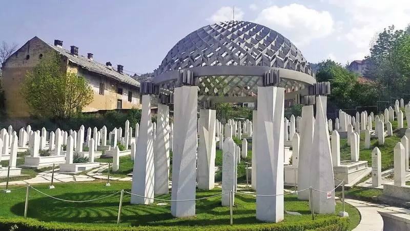 Aliya İzzetbegoviç‘in Anıt Mezarı