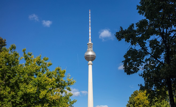 Fernsehturm (TV Kulesi)