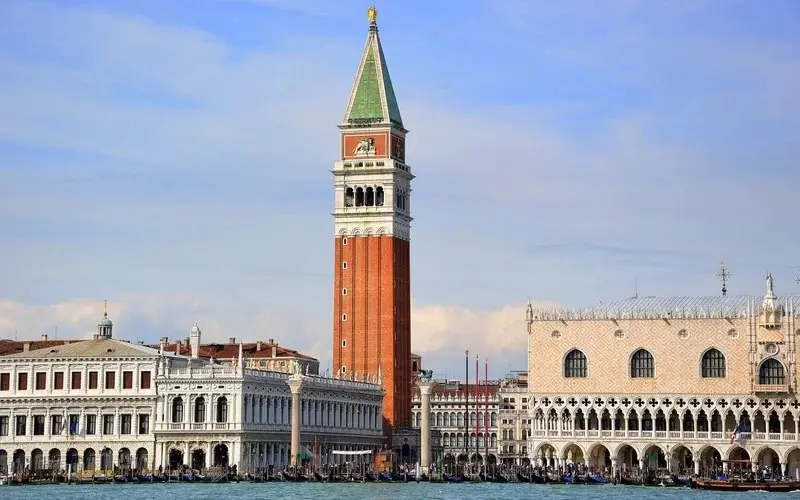 Venedik Saat Kulesi