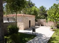 Tavus Baba Türbesi