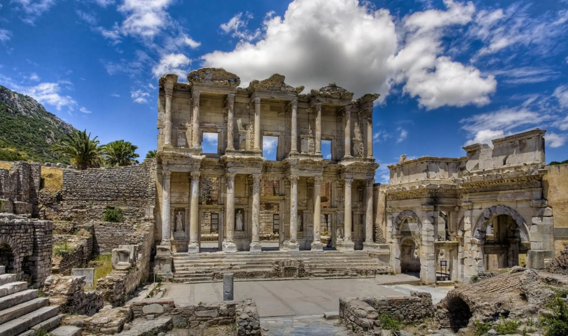 İzmir - Kuşadası - Şirince - Çeşme - Alaçatı - Eski Foça Turu