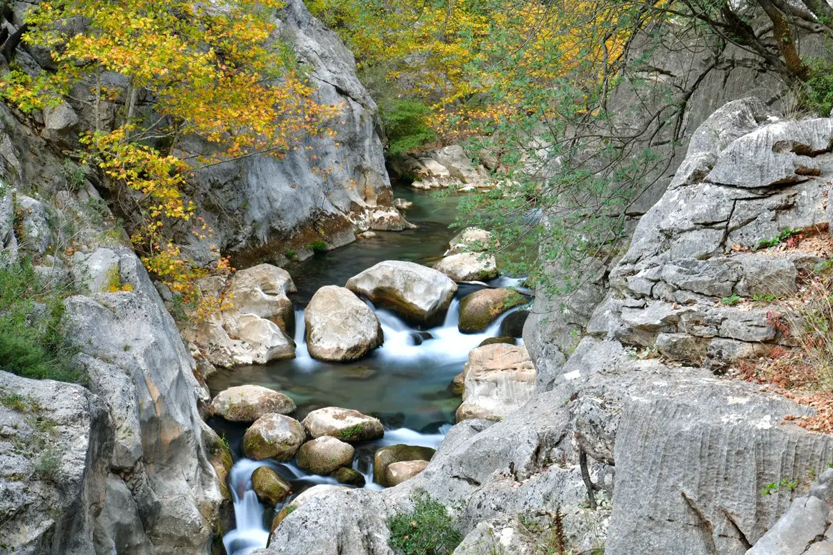 Yazılı Kanyon - Kovada Gölü - Gül Bahçeleri Turu